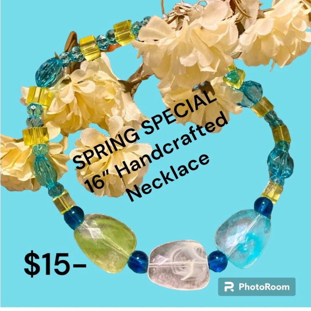 NWOT HANDCRAFTED SPRING CHOKER NECKLACE WITH LIME GREEN AND SHADES OF TEAL BLUE